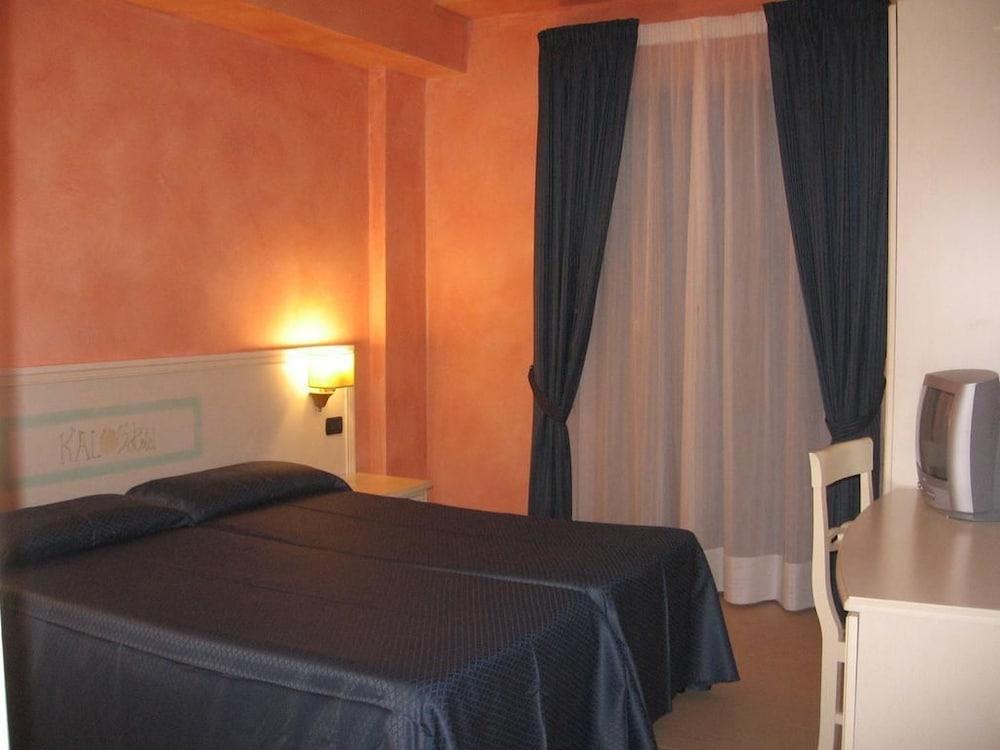 Kalos Hotel Giardini Naxos Esterno foto