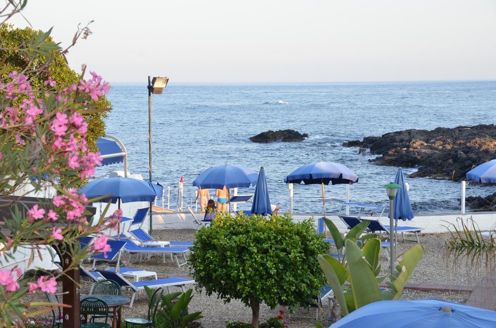 Kalos Hotel Giardini Naxos Esterno foto