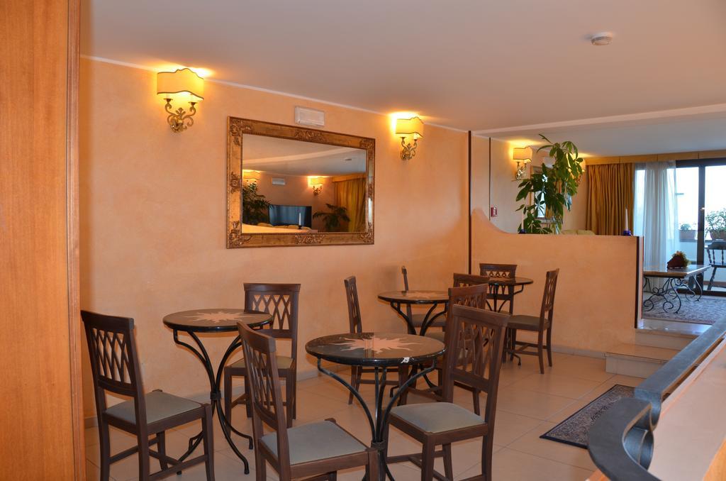 Kalos Hotel Giardini Naxos Esterno foto