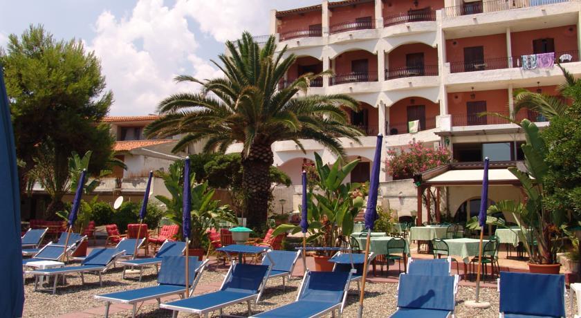 Kalos Hotel Giardini Naxos Esterno foto