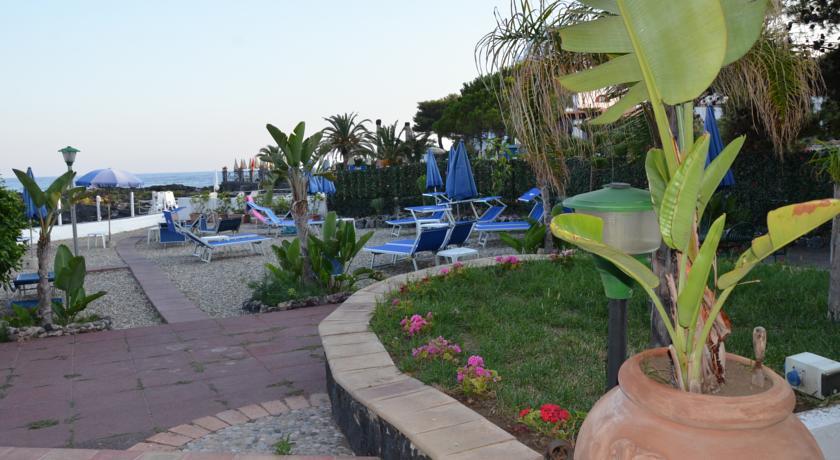 Kalos Hotel Giardini Naxos Esterno foto