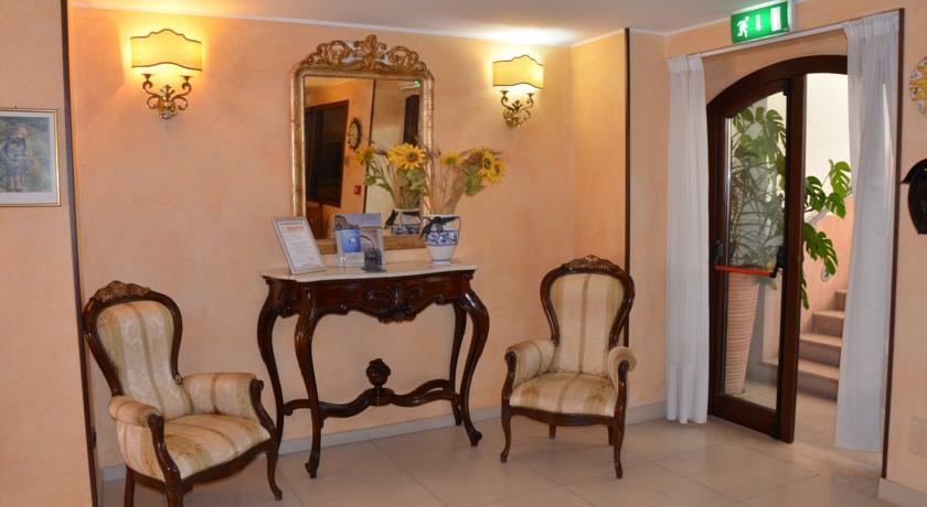 Kalos Hotel Giardini Naxos Esterno foto