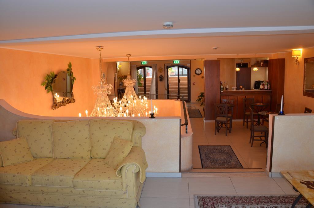Kalos Hotel Giardini Naxos Esterno foto