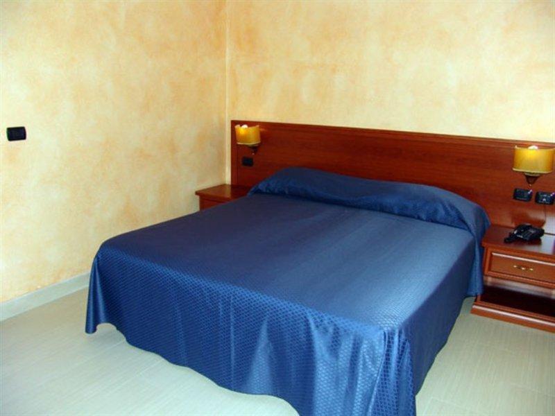 Kalos Hotel Giardini Naxos Esterno foto