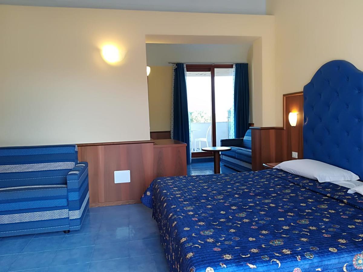 Kalos Hotel Giardini Naxos Esterno foto