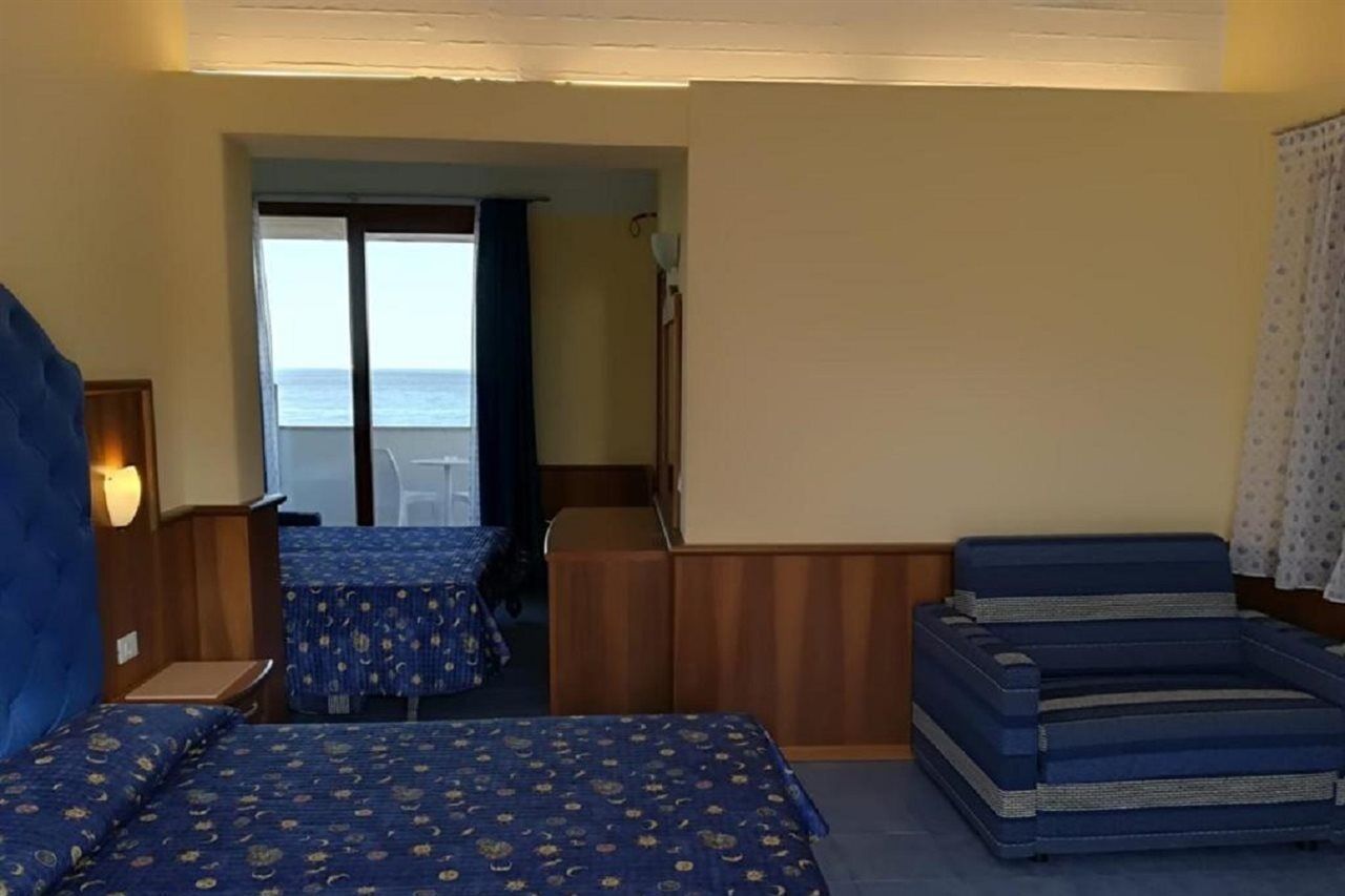 Kalos Hotel Giardini Naxos Esterno foto