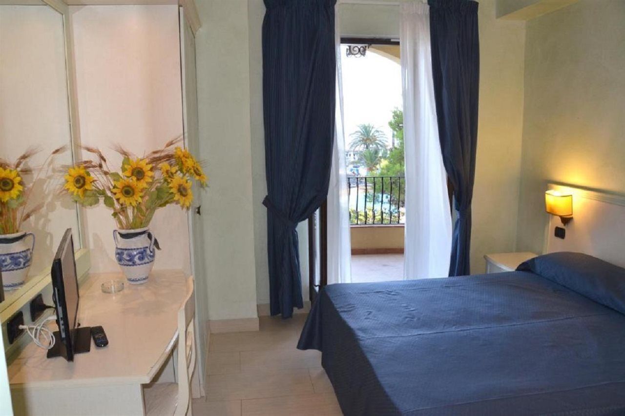 Kalos Hotel Giardini Naxos Esterno foto